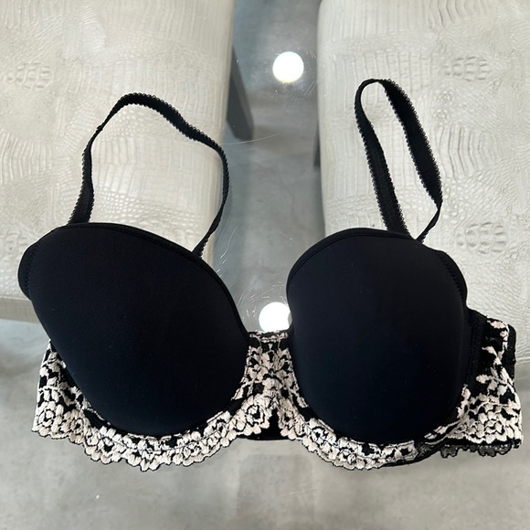 Wacoal Other - Wacoal underwire bra lined cups